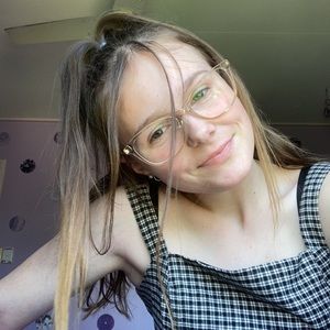 Meet your Posher, Holly